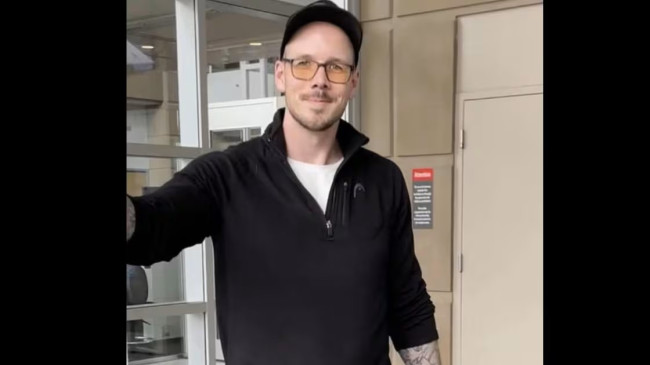 Pastor canadiense liberado de prisión con orden de silencio