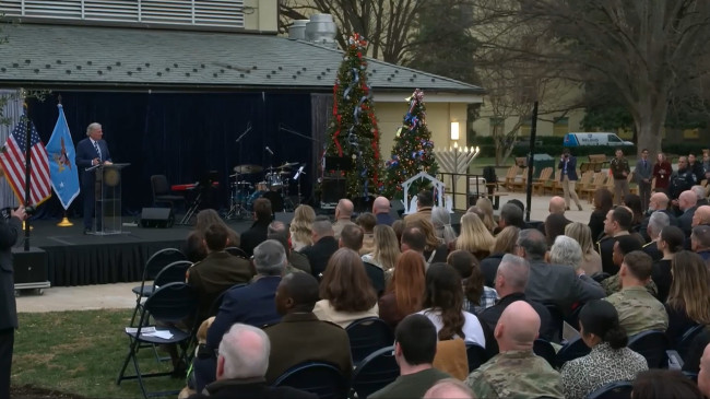 Por primera vez, el Pentágono realiza un servicio navideño al aire libre