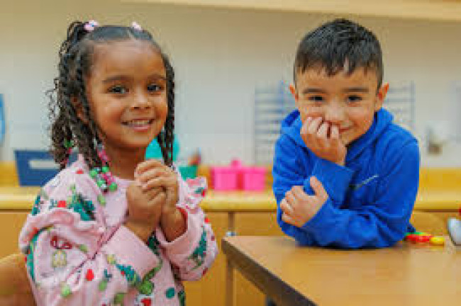 Iowa podrá aplicar la ley que restringe contenidos sexuales y de género en escuelas